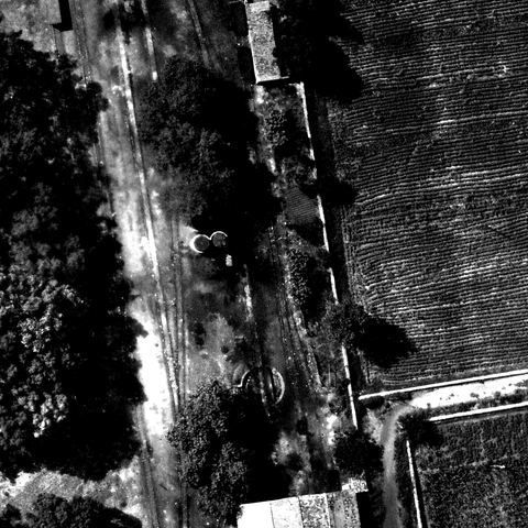 Full-resolution detail of the 1941 aerial photo: two round water reservoirs between the tracks, a turntable in front of the locomotive shed, a small building with wagons and a long boundary wall.