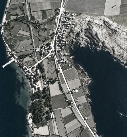 Myloi from a German reconnaissance flight: the village along the main road, the pier, the station, the orchards and the rocks of Pontinos.