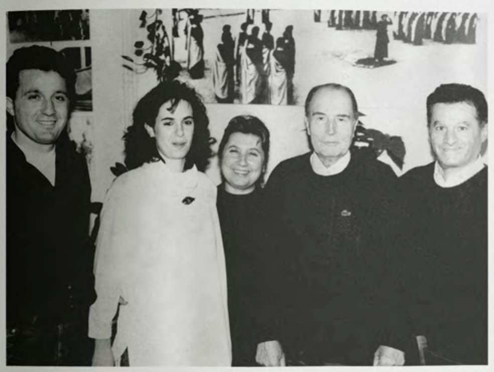 The commemorative photo in the Leonidas taverna, Christmas Eve 1991. From left: Nikos Liakopoulos, his wife Sofia, Kakia, Mitterrand and Leonidas.