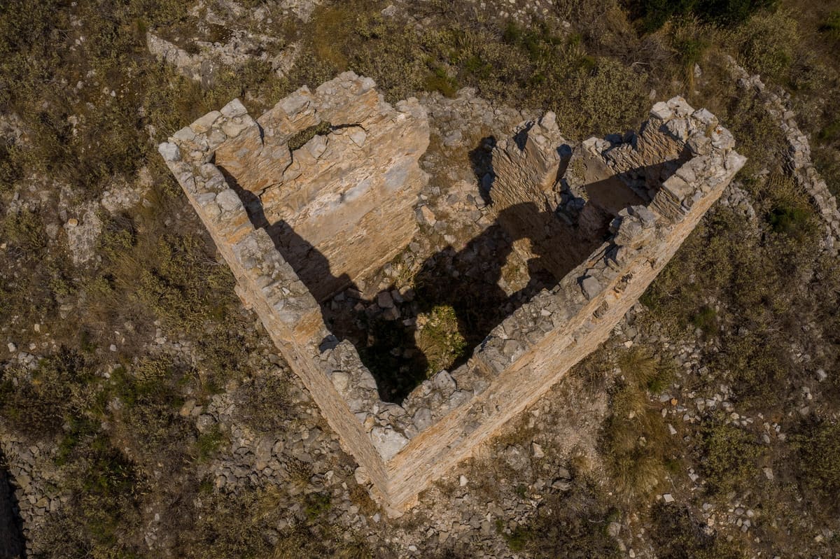 The roofless tower seen from directly above